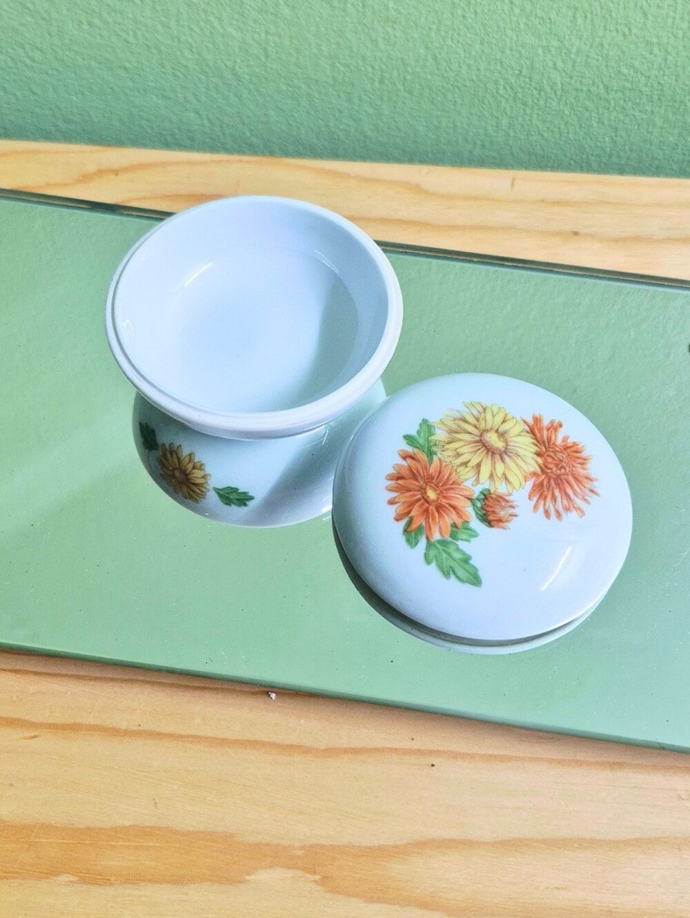 Vintage Round Porcelain Trinket Box